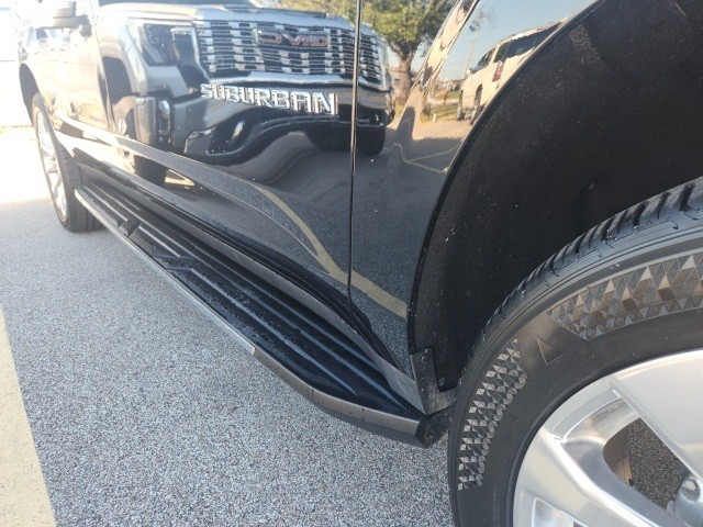 Chevrolet Suburban Vehicle Full-screen Gallery Image 06