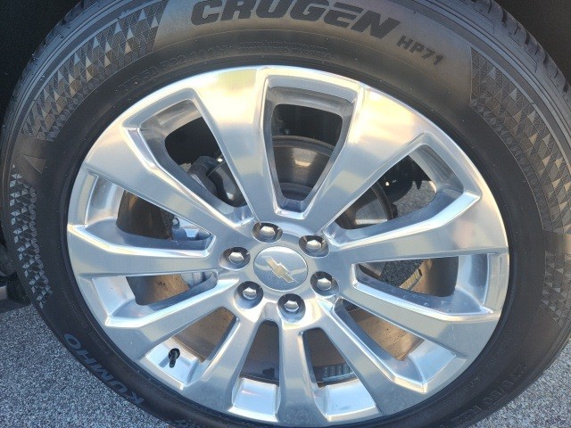 Chevrolet Suburban Vehicle Full-screen Gallery Image 11