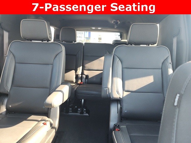 Chevrolet Suburban Vehicle Full-screen Gallery Image 15