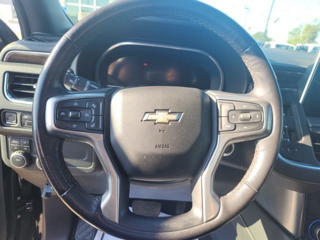 Chevrolet Suburban Vehicle Full-screen Gallery Image 17