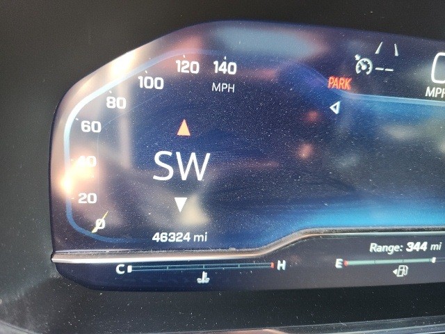 Chevrolet Suburban Vehicle Full-screen Gallery Image 18