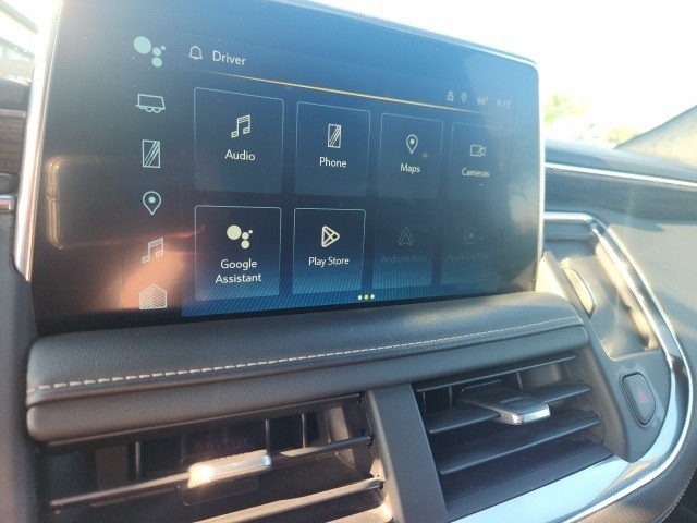 Chevrolet Suburban Vehicle Full-screen Gallery Image 19