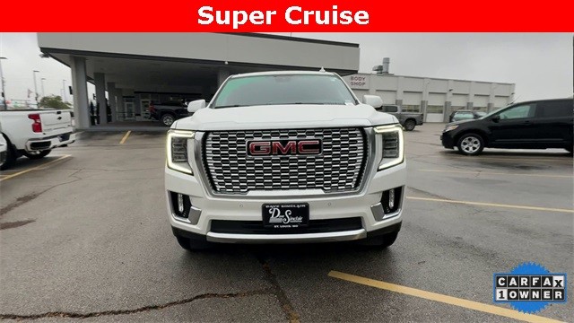 GMC Yukon Vehicle Full-screen Gallery Image 03