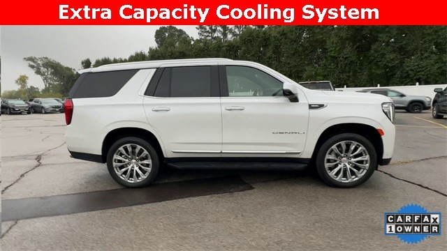 GMC Yukon Vehicle Full-screen Gallery Image 11