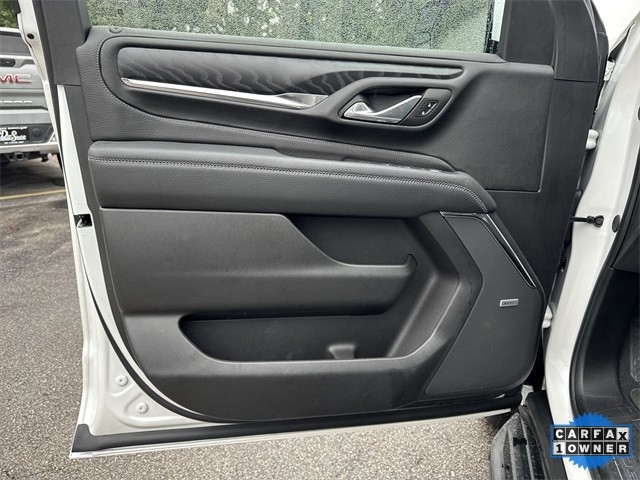 GMC Yukon Vehicle Full-screen Gallery Image 27