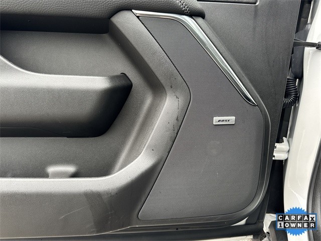 GMC Yukon Vehicle Full-screen Gallery Image 29