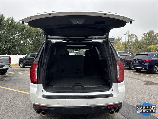 GMC Yukon Vehicle Full-screen Gallery Image 31