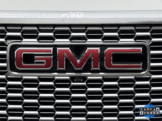 GMC Yukon Vehicle Full-screen Gallery Image 36