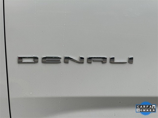 GMC Yukon Vehicle Full-screen Gallery Image 37