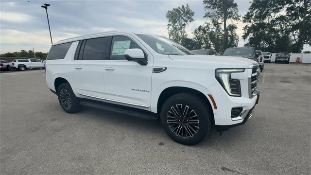 GMC Yukon XL Vehicle Full-screen Gallery Image 02