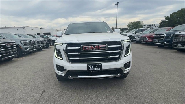 GMC Yukon XL Vehicle Full-screen Gallery Image 03