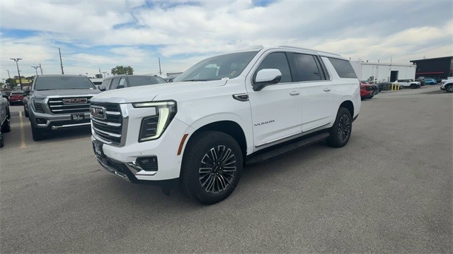 GMC Yukon XL Vehicle Full-screen Gallery Image 04