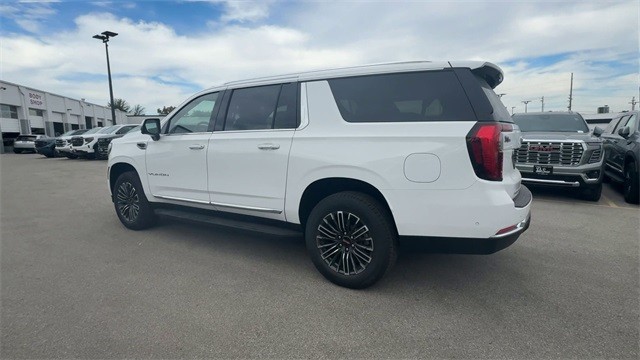 GMC Yukon XL Vehicle Full-screen Gallery Image 06