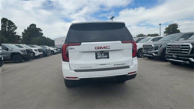 GMC Yukon XL Vehicle Full-screen Gallery Image 07