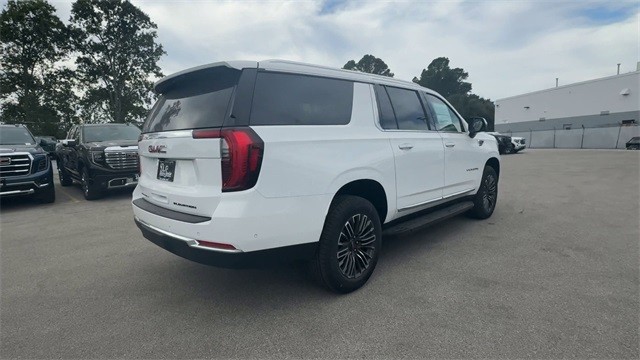 GMC Yukon XL Vehicle Full-screen Gallery Image 08