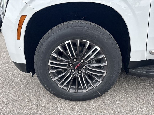 GMC Yukon XL Vehicle Full-screen Gallery Image 10