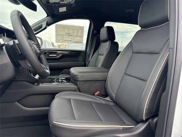 GMC Yukon XL Vehicle Full-screen Gallery Image 11