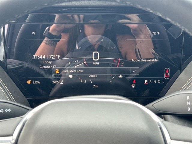 GMC Yukon XL Vehicle Full-screen Gallery Image 15