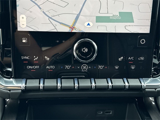 GMC Yukon XL Vehicle Full-screen Gallery Image 19