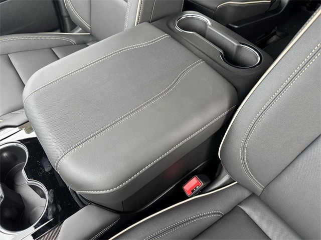 GMC Yukon XL Vehicle Full-screen Gallery Image 21