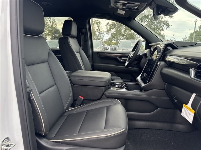 GMC Yukon XL Vehicle Full-screen Gallery Image 25