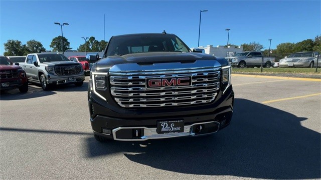 GMC Sierra 1500 Vehicle Full-screen Gallery Image 03