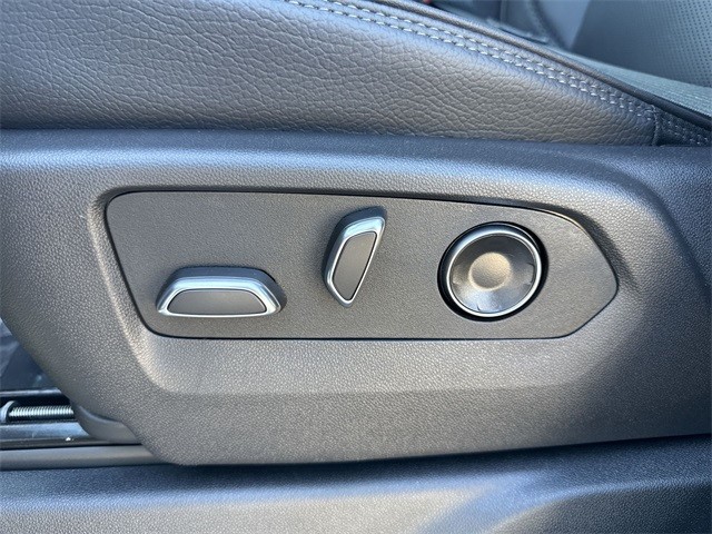 GMC Sierra 1500 Vehicle Full-screen Gallery Image 12