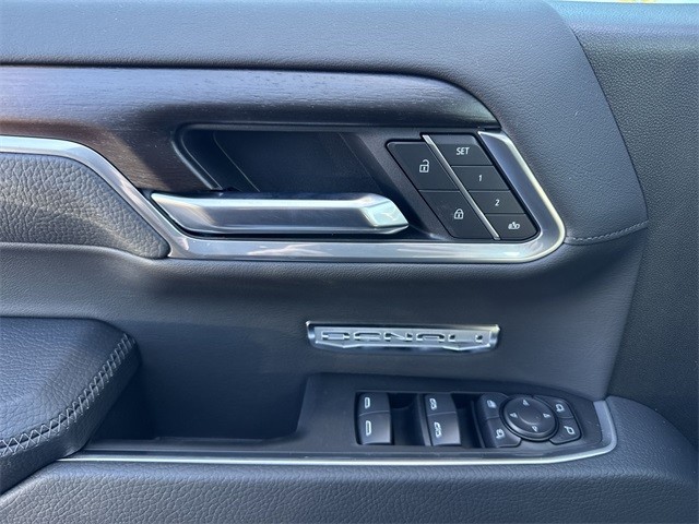 GMC Sierra 1500 Vehicle Full-screen Gallery Image 13