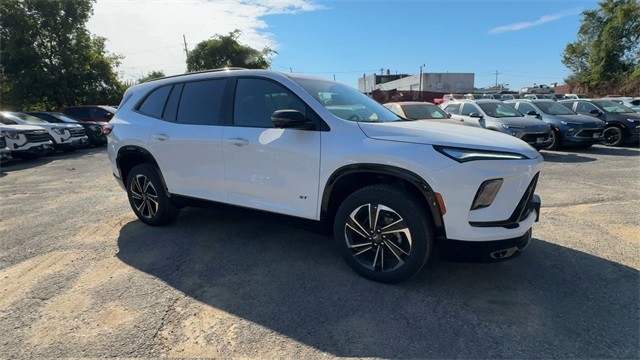 Buick Enclave Vehicle Full-screen Gallery Image 02