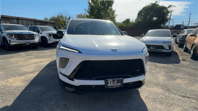 Buick Enclave Vehicle Full-screen Gallery Image 03