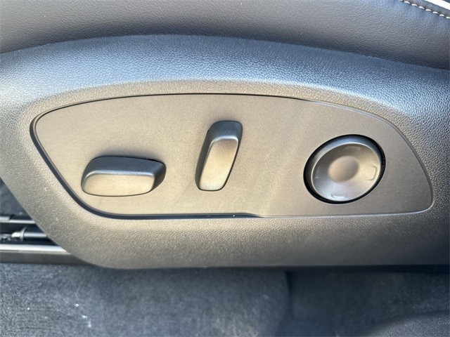 Buick Enclave Vehicle Full-screen Gallery Image 12