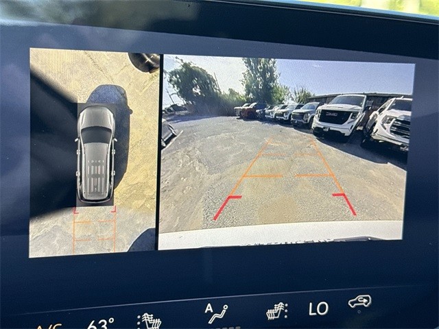 Buick Enclave Vehicle Full-screen Gallery Image 17