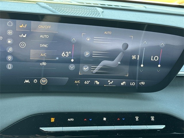 Buick Enclave Vehicle Full-screen Gallery Image 19