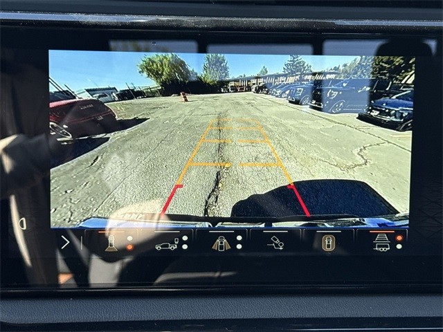 GMC Sierra 1500 Vehicle Full-screen Gallery Image 17