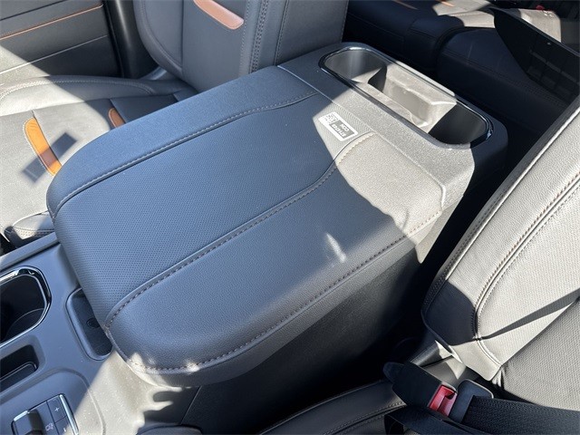 GMC Sierra 1500 Vehicle Full-screen Gallery Image 21