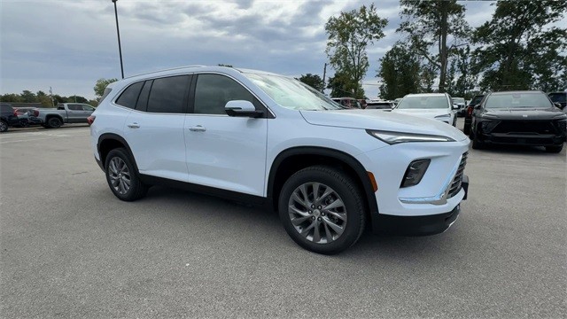 Buick Enclave Vehicle Full-screen Gallery Image 02