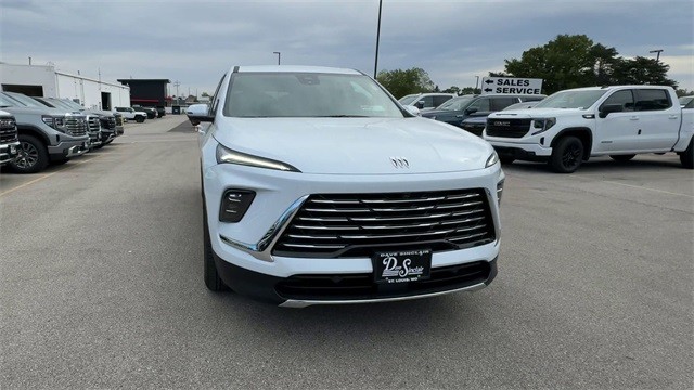 Buick Enclave Vehicle Full-screen Gallery Image 03