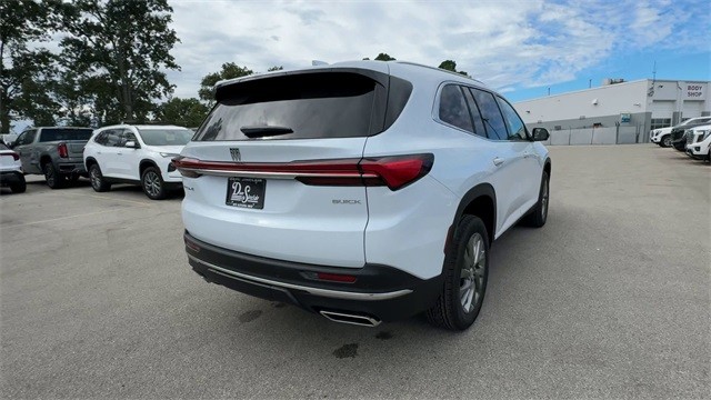 Buick Enclave Vehicle Full-screen Gallery Image 08