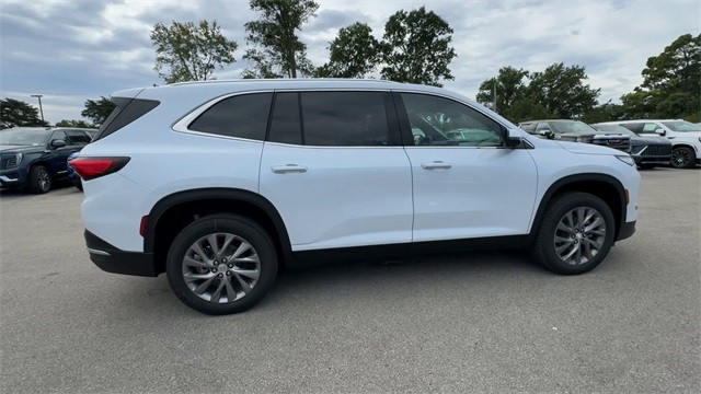 Buick Enclave Vehicle Full-screen Gallery Image 09