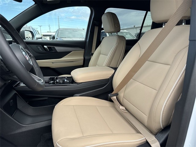 Buick Enclave Vehicle Full-screen Gallery Image 11