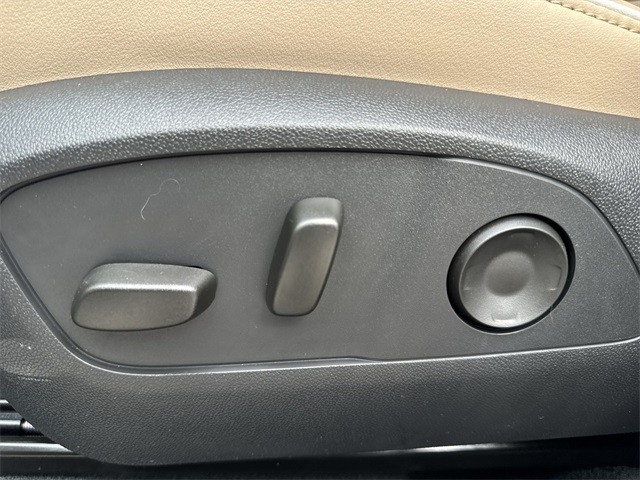 Buick Enclave Vehicle Full-screen Gallery Image 12
