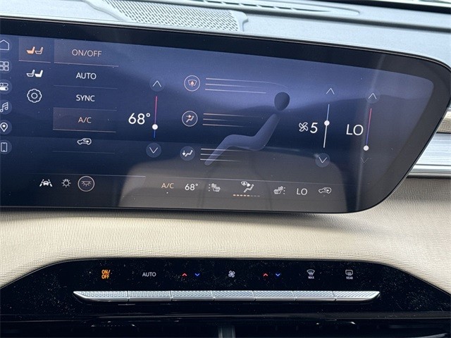 Buick Enclave Vehicle Full-screen Gallery Image 19