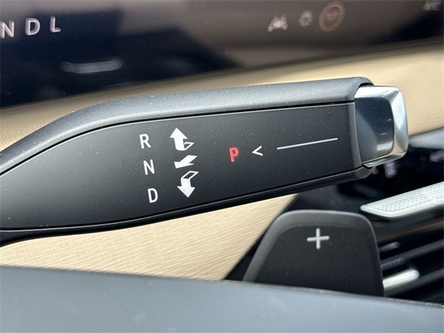 Buick Enclave Vehicle Full-screen Gallery Image 20