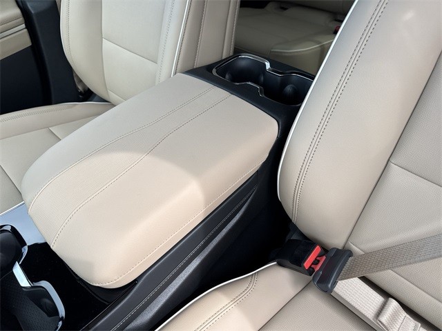 Buick Enclave Vehicle Full-screen Gallery Image 21