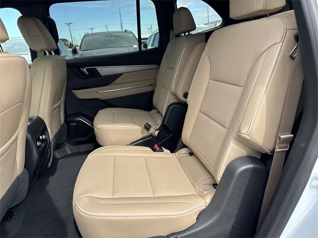 Buick Enclave Vehicle Full-screen Gallery Image 22