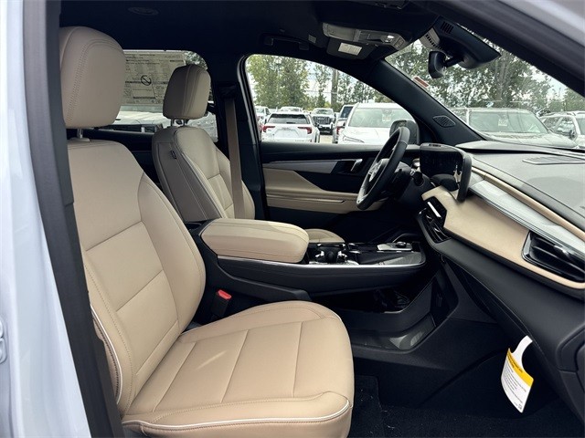 Buick Enclave Vehicle Full-screen Gallery Image 25