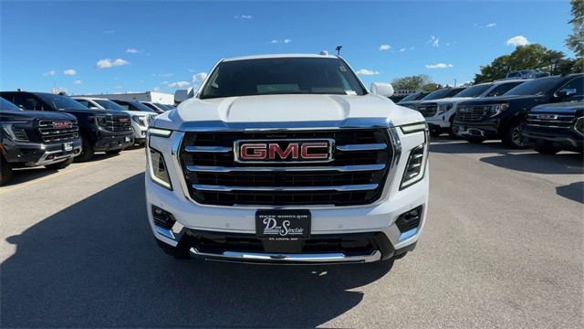 GMC Yukon XL Vehicle Full-screen Gallery Image 03