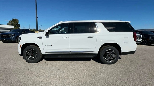 GMC Yukon XL Vehicle Full-screen Gallery Image 05