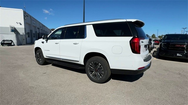 GMC Yukon XL Vehicle Full-screen Gallery Image 06