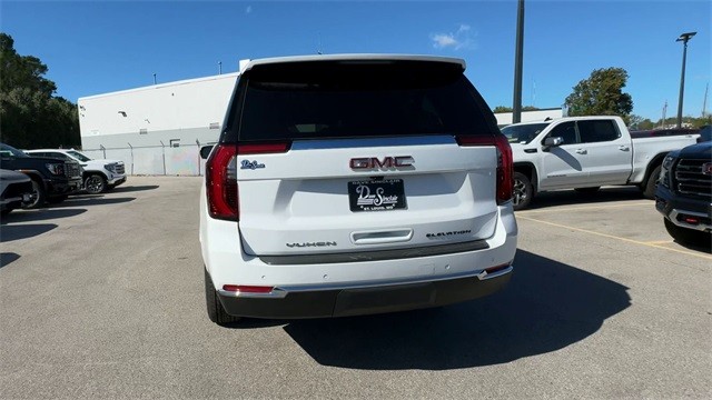 GMC Yukon XL Vehicle Full-screen Gallery Image 07